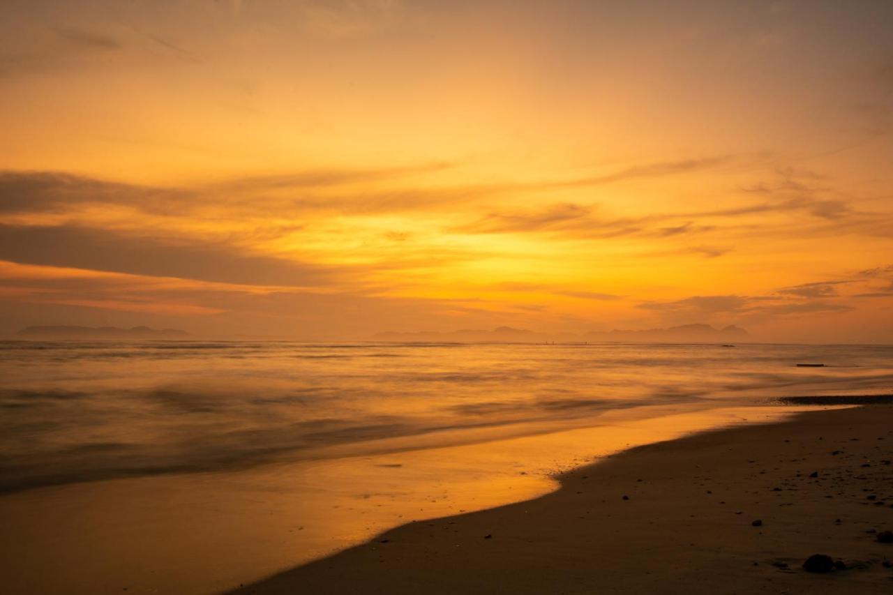 Ocean Breeze Hotel Strand Ngoại thất bức ảnh