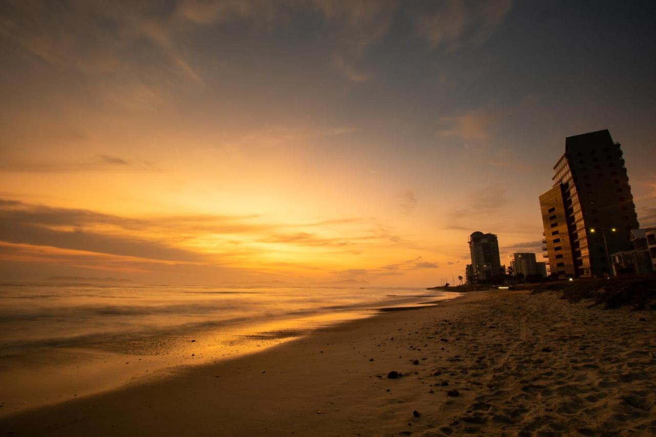 Ocean Breeze Hotel Strand Ngoại thất bức ảnh