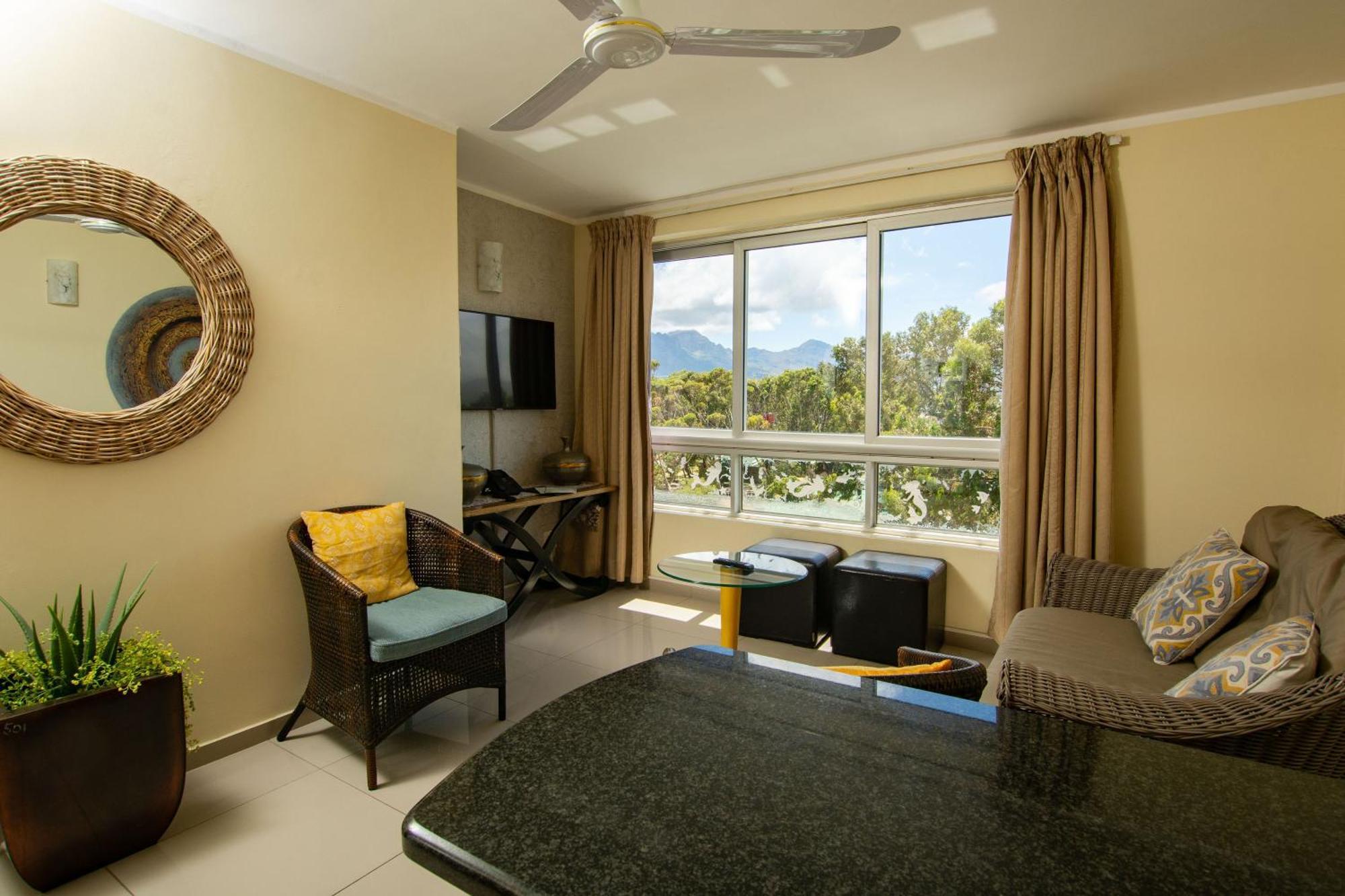 Ocean Breeze Hotel Strand Ngoại thất bức ảnh